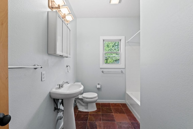 3406 Duval St, Austin, TX 78705 - bathroom featuring toilet, baseboards, and shower / tub combination