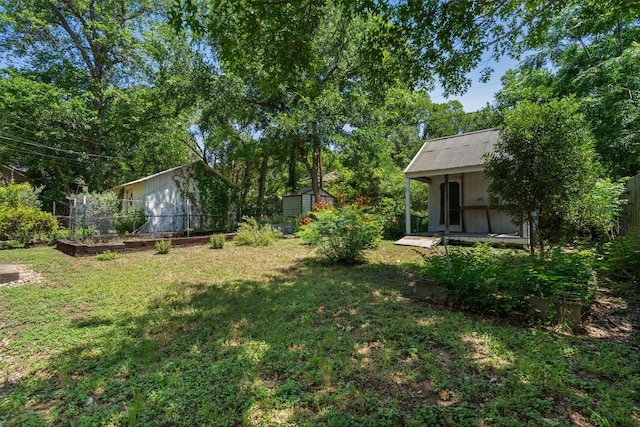 604 Harris Ave, Austin, TX 78705 - view of yard featuring a vegetable garden