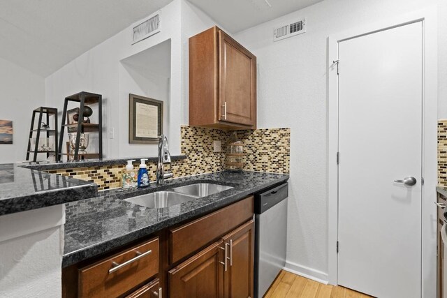 3601 Menchaca Rd Unit 215, Austin, TX 78704 - kitchen featuring dishwasher, a sink, light wood-type flooring, and decorative backsplash