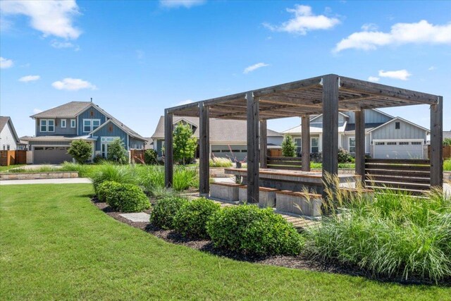 8103 Chrysler Bnd, Austin, TX 78744 - view of grassy yard