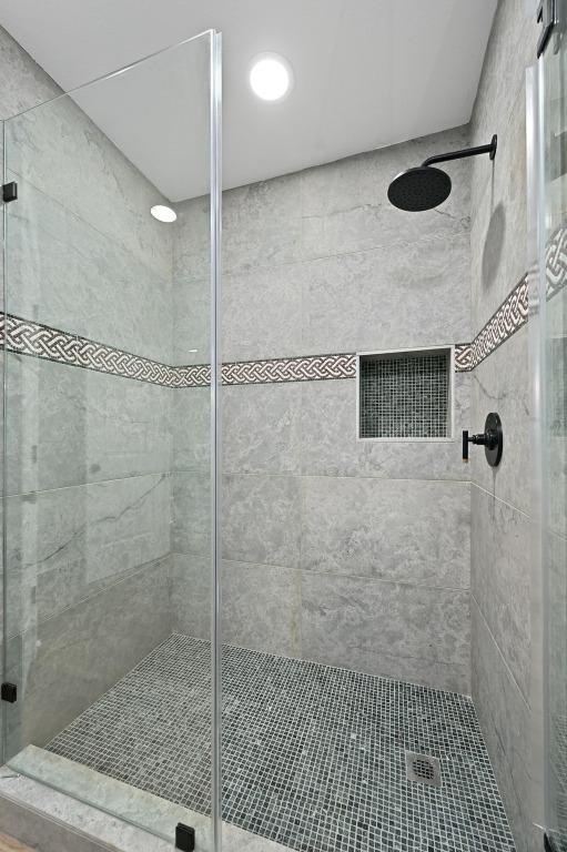 322 Mesa Oaks, Leander, TX 78641 - full bath with a shower stall