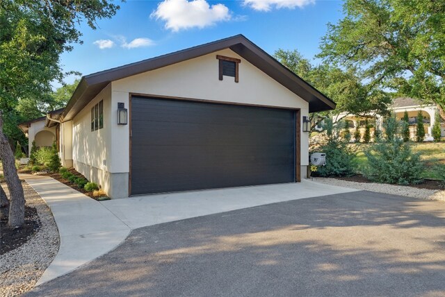 12203 Trailmaster Dr, Austin, TX 78737 - view of garage