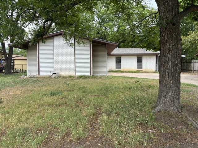 620 Amesbury Ln, Austin, TX 78752 - view of side of home with brick siding