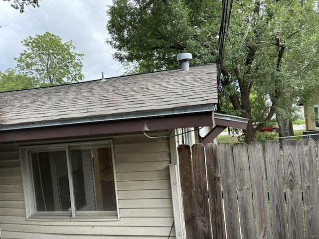 620 Amesbury Ln, Austin, TX 78752 - exterior view of roof with shingles