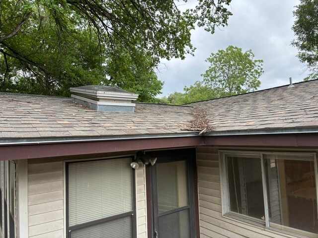 620 Amesbury Ln, Austin, TX 78752 - exterior view of roof with shingles