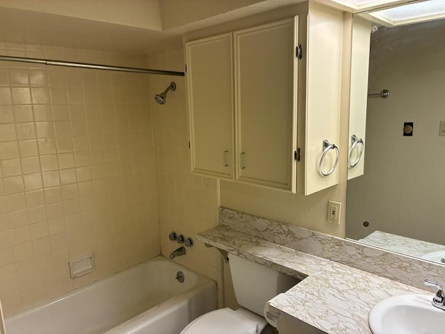 620 Amesbury Ln, Austin, TX 78752 - bathroom with washtub / shower combination and vanity