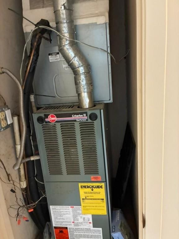 620 Amesbury Ln, Austin, TX 78752 - utility room featuring heating unit