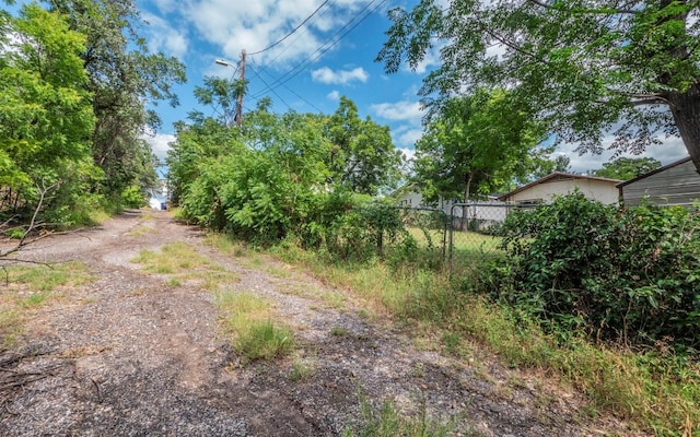 2104 New York Ave, Austin, TX 78702 - view of yard
