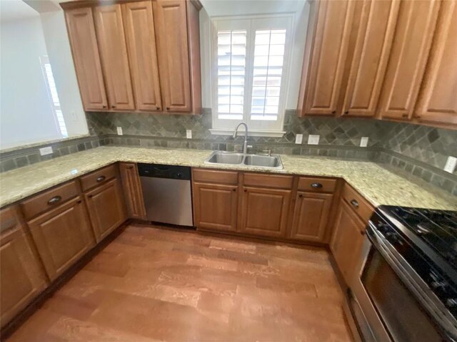 2210 Onion Creek Pkwy Unit 901, Austin, TX 78747 - kitchen featuring stainless steel appliances, a sink, decorative backsplash, and light stone countertops