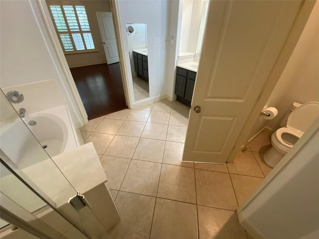 2210 Onion Creek Pkwy Unit 901, Austin, TX 78747 - bathroom with vanity, tile patterned floors, toilet, a tub, and baseboards
