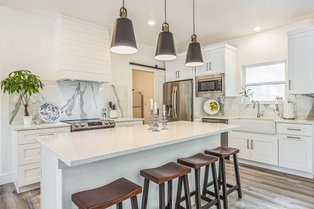 1174 Desiree St, Canyon Lake, TX 78133 - kitchen featuring stainless steel appliances, a breakfast bar area, light wood finished floors, backsplash, and recessed lighting