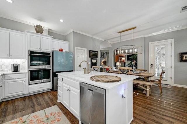 404 Riley Trl, Cedar Park, TX 78613 - kitchen featuring appliances with stainless steel finishes, a sink, dark wood-style floors, crown molding, and a chandelier