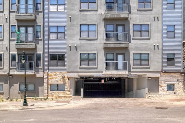 2502 Leon St Unit 208, Austin, TX 78705 - view of apartment building / complex featuring a garage