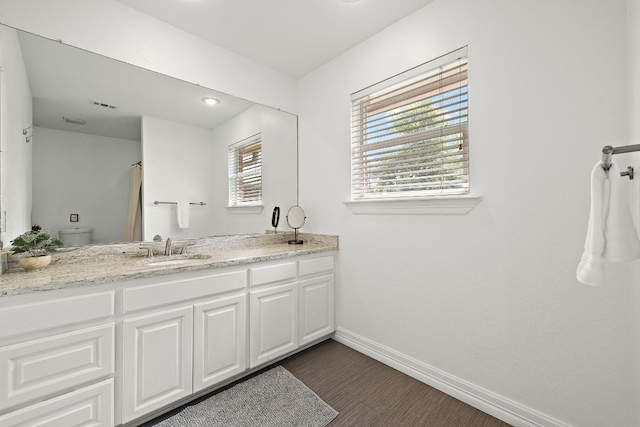 10003 Baxter Ln, Austin, TX 78736 - full bath with vanity, wood finished floors, and recessed lighting