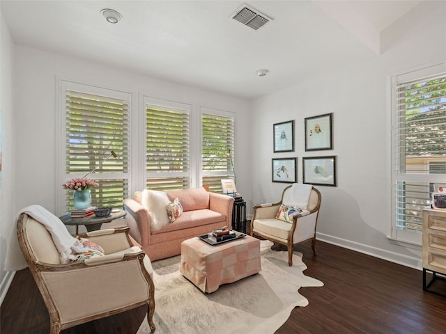 106 Southern Spur, Horseshoe Bay, TX 78657 - living area featuring wood finished floors and baseboards