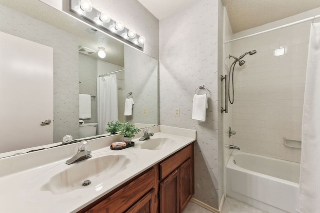 707 Clearwater Trl, Round Rock, TX 78664 - bathroom featuring shower / bath combo with shower curtain and double vanity