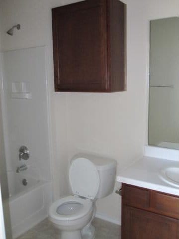 6708 Ferrystone Pass, Del Valle, TX 78617 - full bath with vanity, toilet, and tub / shower combination
