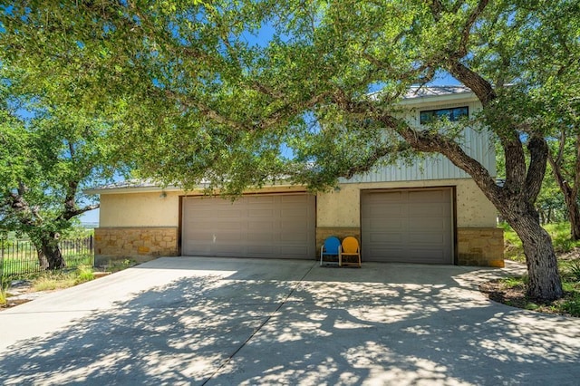 165 Highridge Ln, Fredericksburg, TX 78624 - garage featuring driveway