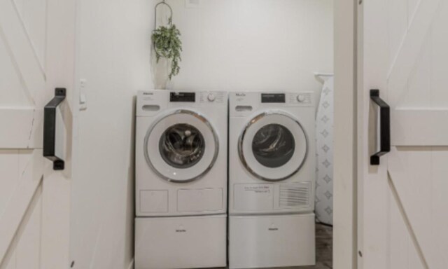 4714 Philco Dr, Austin, TX 78745 - laundry room with washing machine and clothes dryer