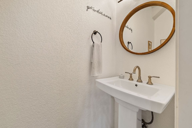 1609 Churchill Cv, Cedar Park, TX 78613 - bathroom featuring a textured wall and a sink