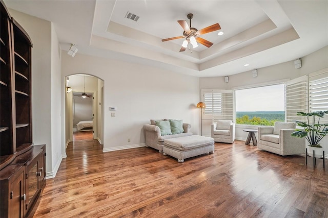 12529 Verandah Ct, Austin, TX 78726 - living area featuring ceiling fan, a tray ceiling, arched walkways, light wood finished floors, and recessed lighting