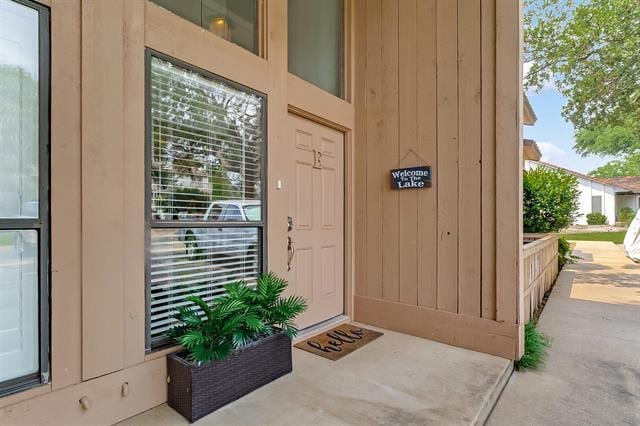 613 Hi Cir N Unit E, Horseshoe Bay, TX 78657 - photo 2