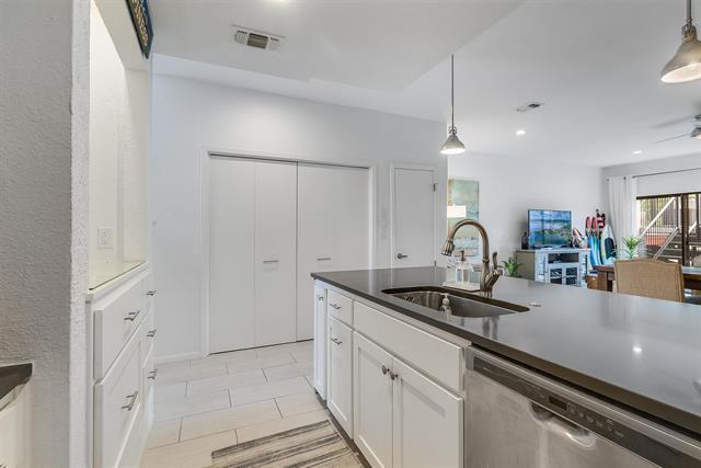 613 Hi Cir N Unit E, Horseshoe Bay, TX 78657 - photo 11
