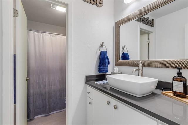 613 Hi Cir N Unit E, Horseshoe Bay, TX 78657 - photo 15