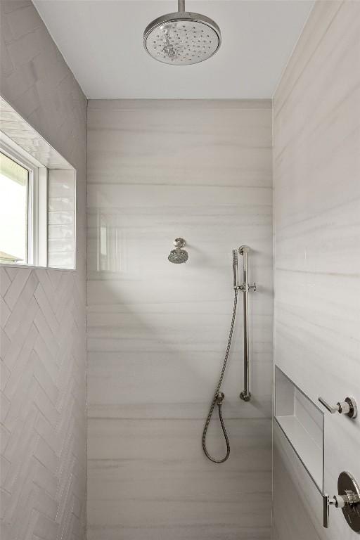 13410 Galleria Cir, Austin, TX 78738 - full bathroom featuring tiled shower