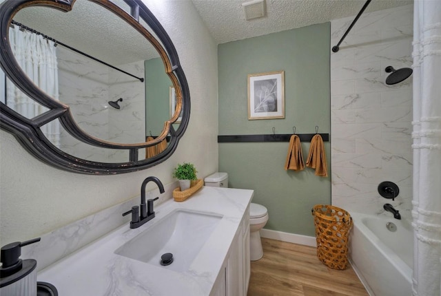 615 Twin Oak Trl, Cedar Park, TX 78613 - bathroom with a textured ceiling, shower / bath combo, vanity, and wood finished floors