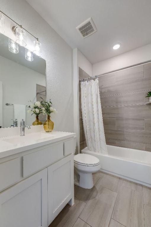 6833 Destination Way, Lago Vista, TX 78645 - full bath featuring vanity, shower / tub combo, recessed lighting, and wood finished floors
