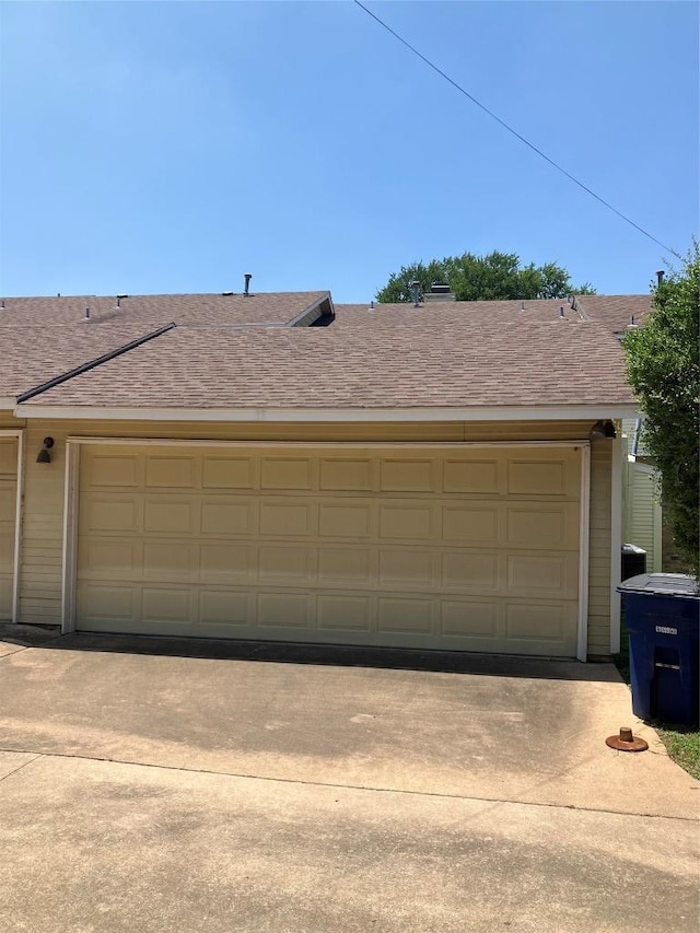 7201 Chimney Cors, Austin, TX 78731 - view of garage