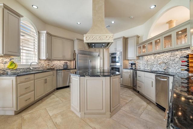 20503 Hoover Cv, Lago Vista, TX 78645 - kitchen featuring stainless steel appliances, tasteful backsplash, a sink, wine cooler, and a center island