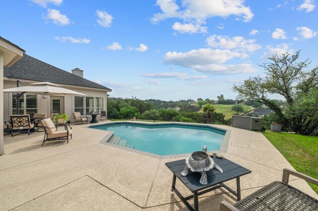20503 Hoover Cv, Lago Vista, TX 78645 - outdoor pool featuring a patio area and an outdoor structure