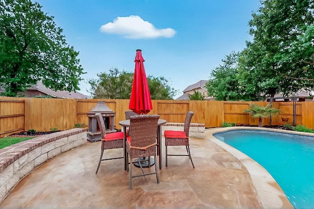 320 Atlanta Park Dr, Georgetown, TX 78628 - view of swimming pool featuring a fenced backyard, a patio, and outdoor dining space