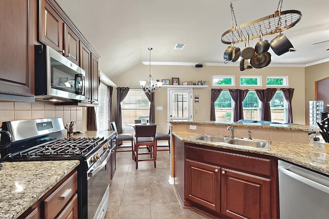 320 Atlanta Park Dr, Georgetown, TX 78628 - kitchen featuring stainless steel appliances, a sink, a chandelier, tasteful backsplash, and ornamental molding