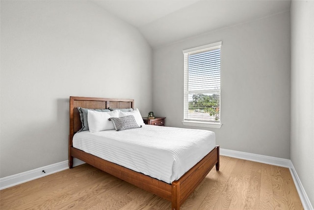 286 Canal Dr, Dripping Springs, TX 78620 - bedroom with light wood finished floors, vaulted ceiling, and baseboards