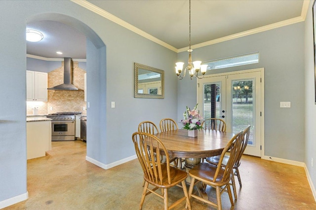 141 N Buckhorn Dr, Bastrop, TX 78602 - dining area featuring finished concrete floors, arched walkways, baseboards, crown molding, and a chandelier