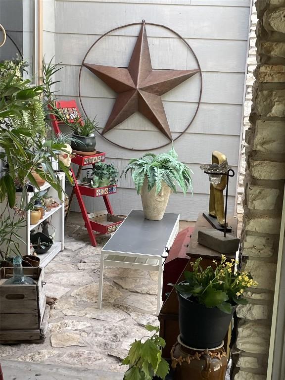 9206 Robins Nest Ln, Austin, TX 78729 - view of balcony