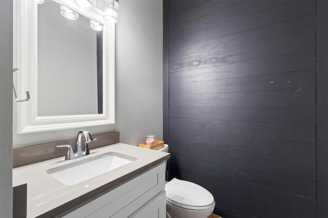 320 Ranier Ln, Round Rock, TX 78665 - bathroom featuring toilet, vanity, and a textured wall