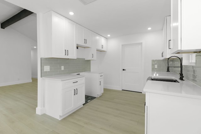 1509 Parkview Ln, San Marcos, TX 78666 - kitchen featuring a sink, baseboards, light wood-type flooring, backsplash, and recessed lighting
