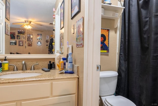 2625 Gwendolyn Ln, Austin, TX 78748 - bathroom featuring a ceiling fan, vanity, a textured wall, toilet, and a shower with shower curtain