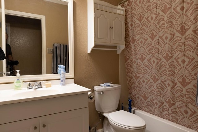 2625 Gwendolyn Ln, Austin, TX 78748 - full bath featuring vanity, toilet, shower / bath combo with shower curtain, and a textured wall