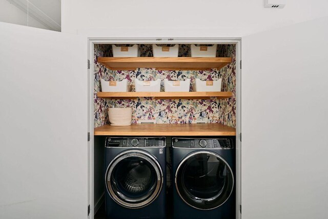 3001 Del Curto Rd Unit 14, Austin, TX 78704 - laundry room featuring washing machine and clothes dryer