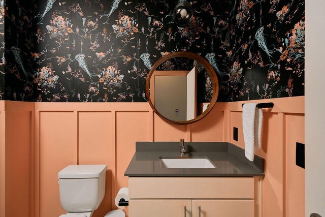 3001 Del Curto Rd Unit 14, Austin, TX 78704 - bathroom with vanity and toilet