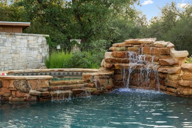 116 Horseshoe Dr, Dripping Springs, TX 78620 - view of swimming pool featuring a pool with connected hot tub