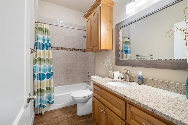 108 Kaliu Ct, Bastrop, TX 78602 - full bath with vanity, shower / tub combo with curtain, and wood finished floors
