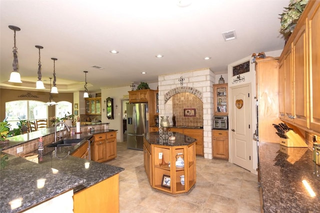 1265 Mourning Dove Ct, Salado, TX 76571 - kitchen with appliances with stainless steel finishes, a large island with sink, a sink, crown molding, and brown cabinetry