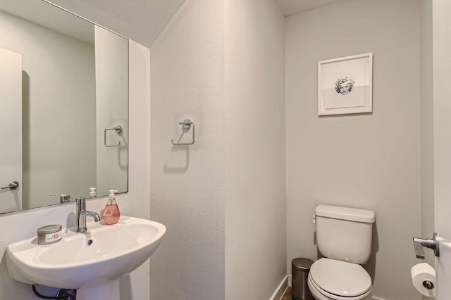 3001 Del Curto Rd Unit 11, Austin, TX 78704 - half bathroom with a sink, toilet, and baseboards