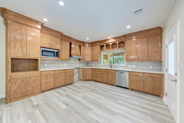 903 N Neans Dr, Austin, TX 78758 - kitchen with appliances with stainless steel finishes, backsplash, light countertops, light wood-style flooring, and recessed lighting